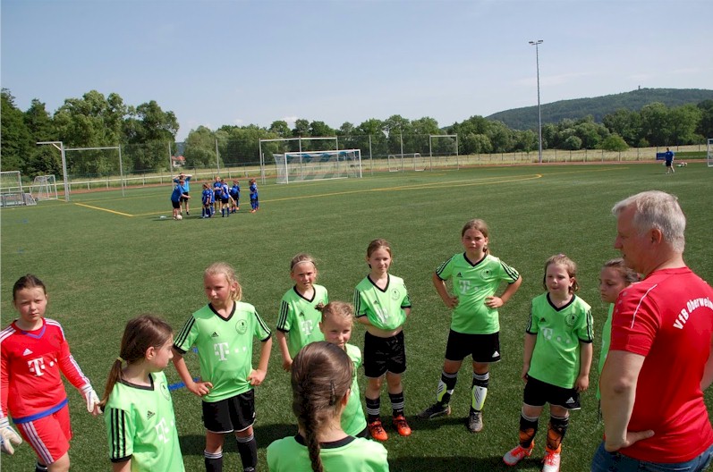 Die F- und E-Mädchen vom VfB Oberweimar bei einen Freundschaftsspiel in Bad Berka