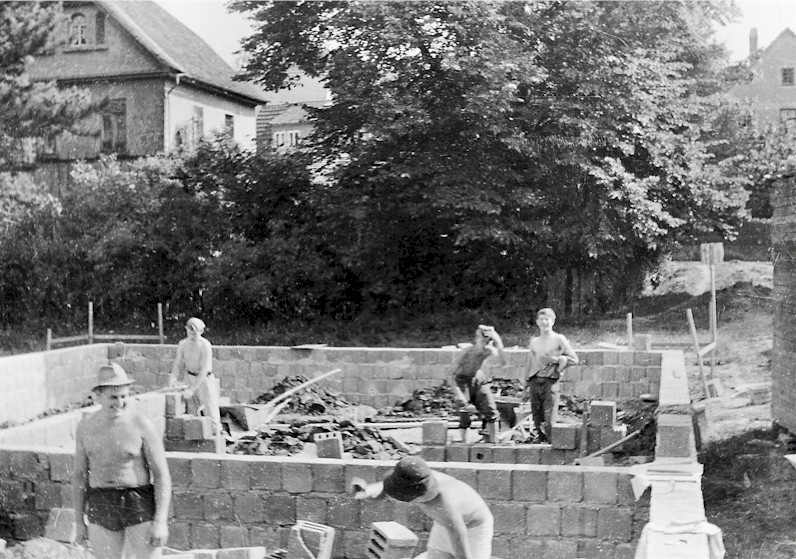 Errichtung des Rohbaus für die Kegelbahn 1970