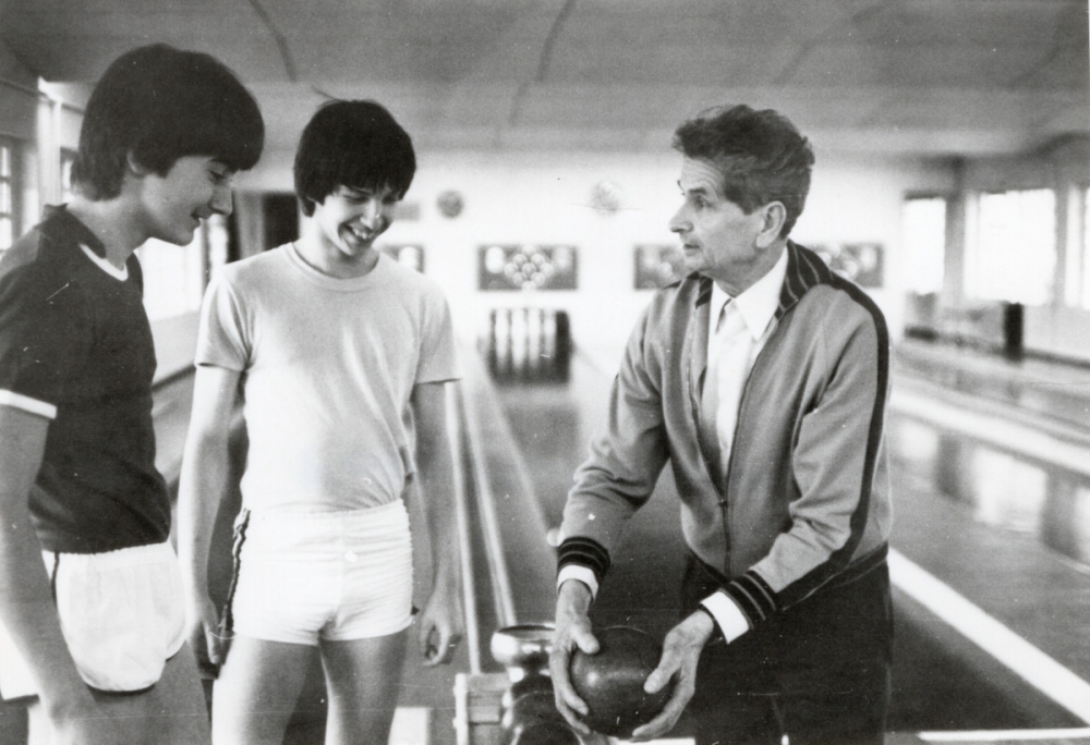Bernhard Böhme bringt den Nachwuchs 1985 das Kegeln bei Bernhard Böhme bringt den Nachwuchs 1985 das Kegeln bei