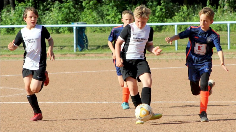E1-Junioren des VfB Oberweimar siegen gegen Arnstadt auf der Falkenburg E1-Junioren des VfB Oberweimar siegen gegen Arnstadt auf der Falkenburg