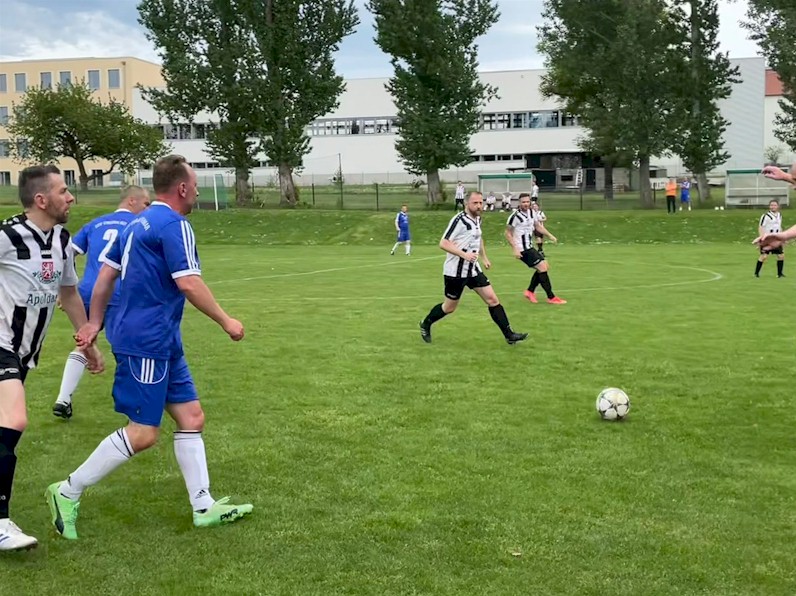 Die Edlen Herren vom VfB Oberweimar im Spiel gegen SSV Vimaria Weimar