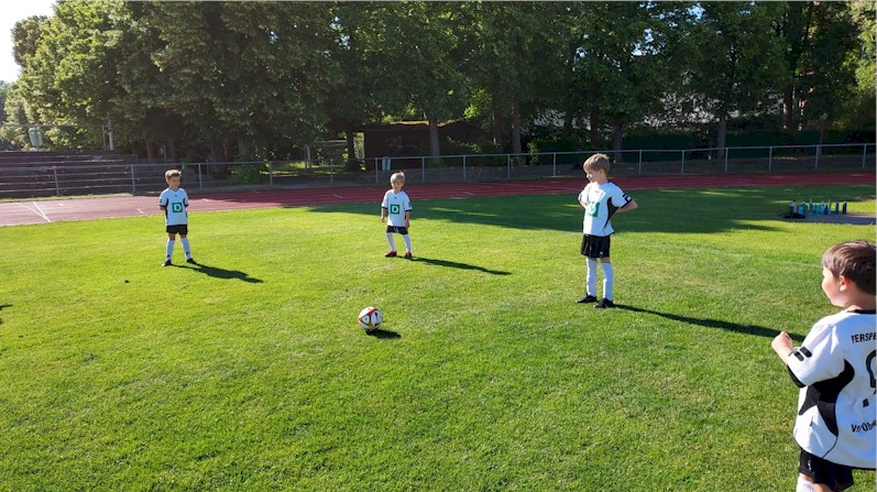 KFA-Turnier mit den F-Junioren des VfB Oberweimar KFA-Turnier mit den F-Junioren des VfB Oberweimar