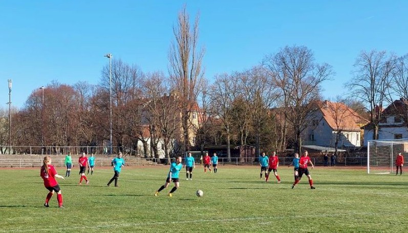 Thüringen-Pokal: Die Frauenmannschaft vom VfB Oberweimar gewinnt gegen FSV Preußen Bad Langensalza