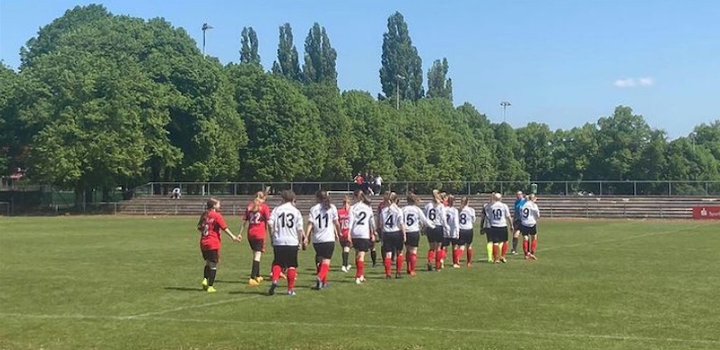 Die Frauenmannchaft des VfB Oberweimar verliert kanpp gegen  den 1. FFV Erfurt