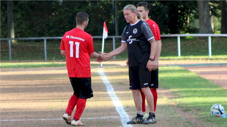 Zwei Elfmeter besiegeln Niederlage - Erste verliert 0:2 gegen Kirchheim Zwei Elfmeter besiegeln Niederlage - Erste verliert 0:2 gegen Kirchheim