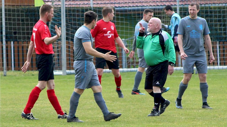 Sieg im Spitzenspiel