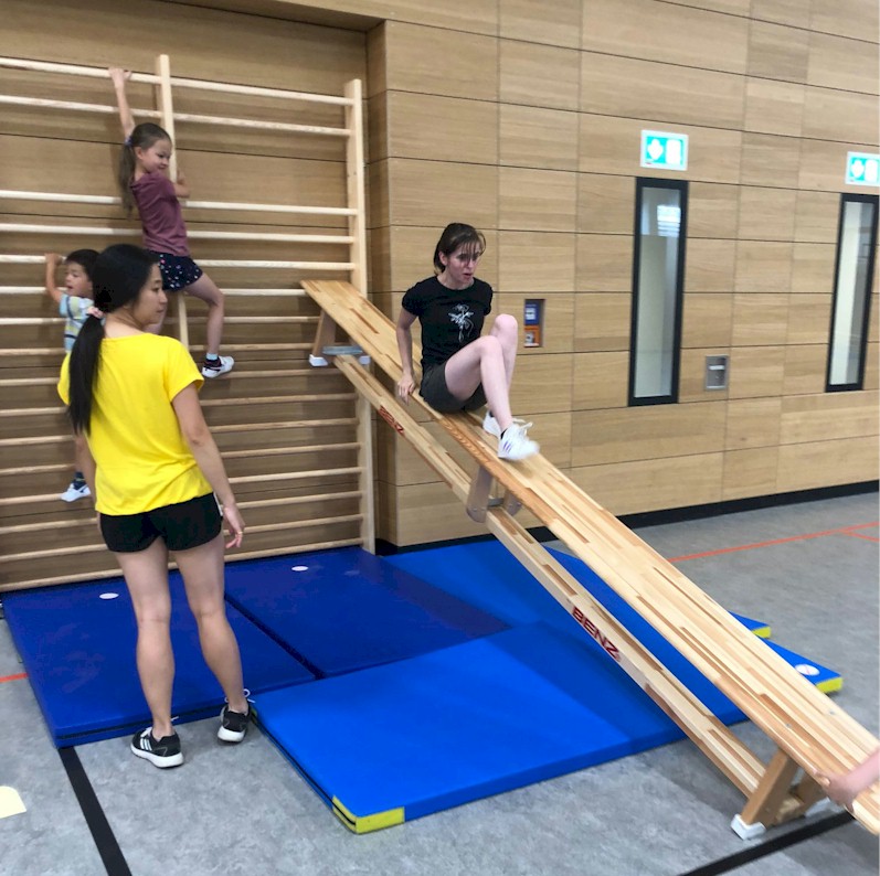 Gemeinsame Sportstunde für Groß ️und Klein Gemeinsame Sportstunde für Groß ️und Klein