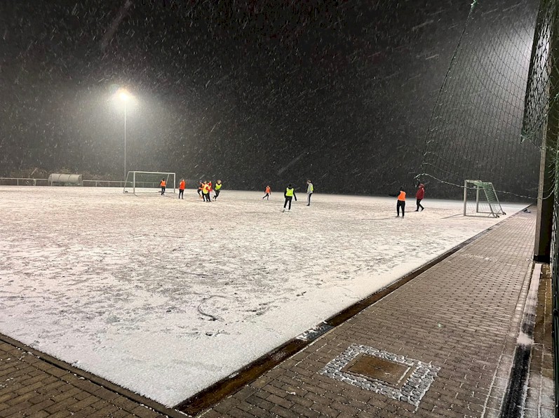 Der VfB Oberweimar trainiert im Schnee