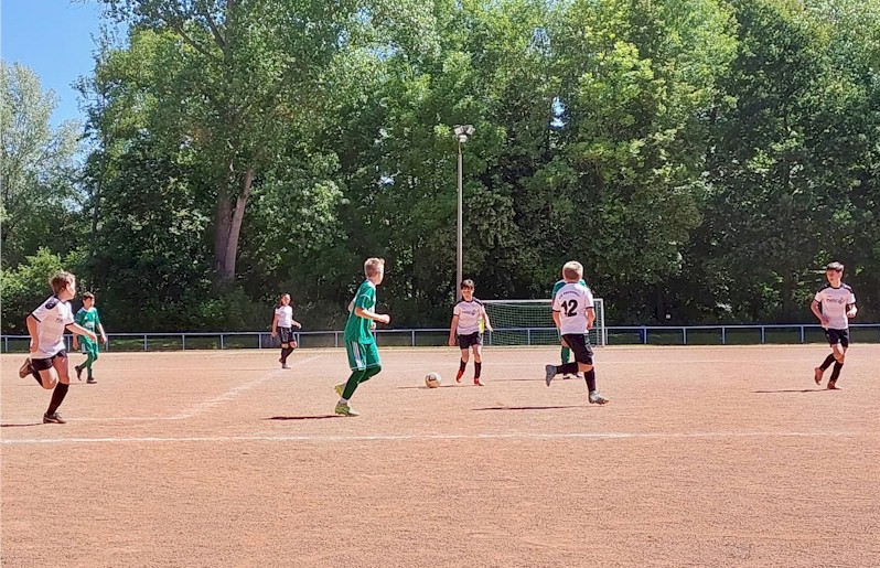 Sieg auf der trockenen Falkenburg Sieg auf der trockenen Falkenburg
