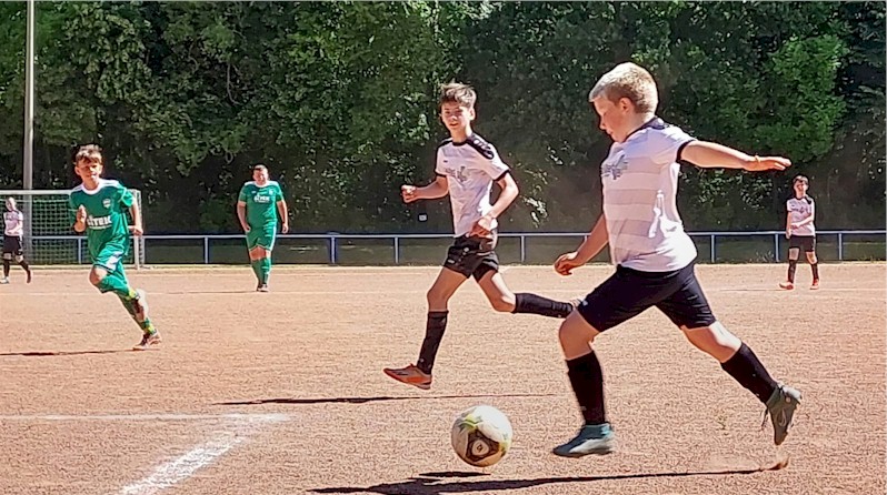 Sieg auf der trockenen Falkenburg Sieg auf der trockenen Falkenburg