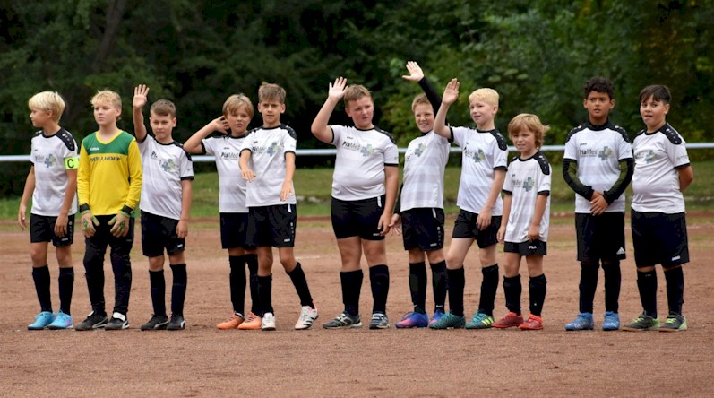Verdienter Sieg der D2-Junioren auf der Falkenburg Verdienter Sieg der D2-Junioren auf der Falkenburg
