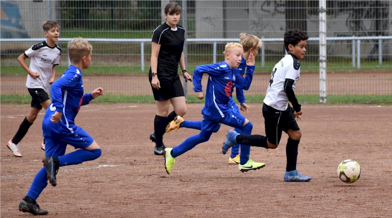 Verdienter Sieg der D2-Junioren auf der Falkenburg Verdienter Sieg der D2-Junioren auf der Falkenburg