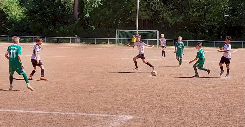 Sieg auf der trockenen Falkenburg Sieg auf der trockenen Falkenburg