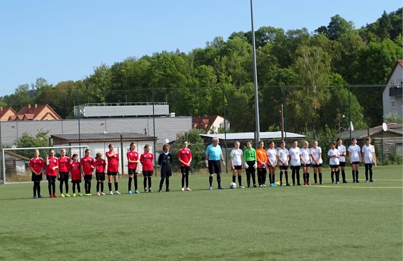 D-Juniorinnen vom VfB Oberweimar beim Auswärtsspiel in Meiningen