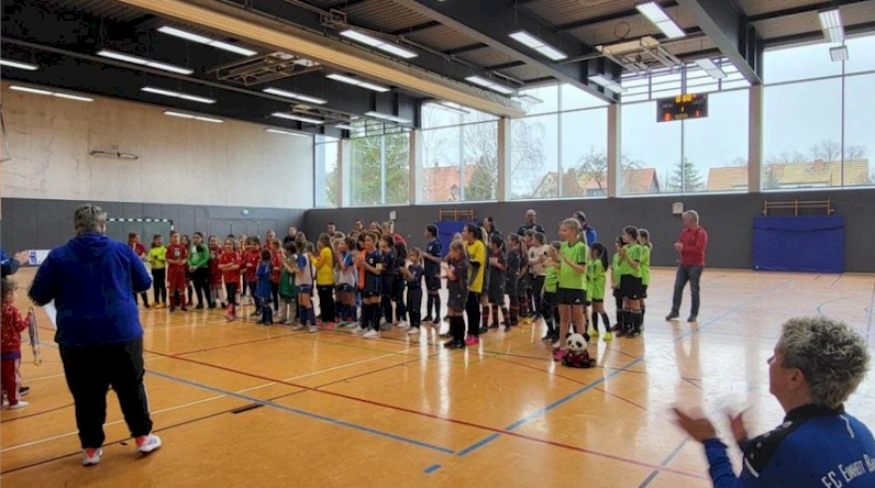 E-Juniorinnen vom VfB Oberweimar beim Turnier in Bad Berka