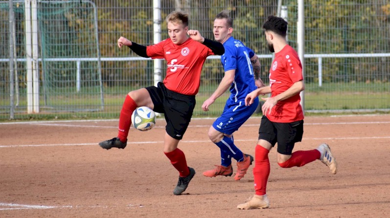 Hart erkämpfter Derbysieg - Herren schlagen Empor 2:0 Hart erkämpfter Derbysieg - Herren schlagen Empor 2:0