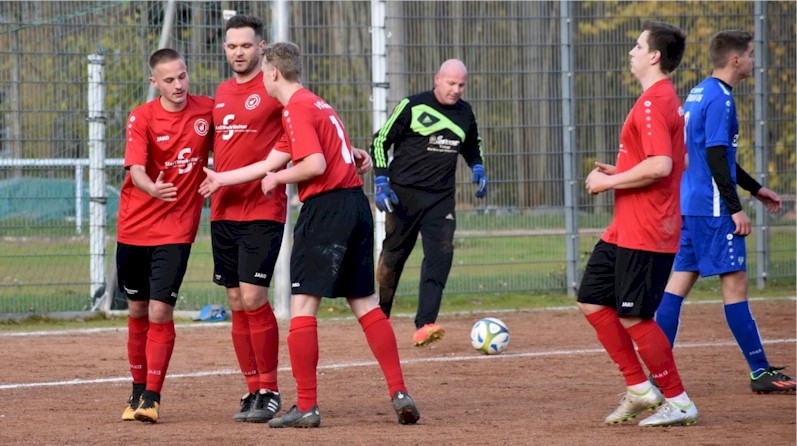 Hart erkämpfter Derbysieg - Herren schlagen Empor 2:0