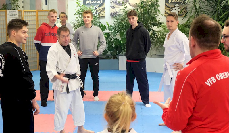 Fußball trifft auf Karate – Herren mit besonderer Lehrstunde
