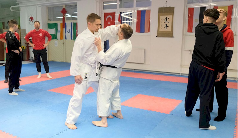 Fußball trifft auf Karate – Herren mit besonderer Lehrstunde