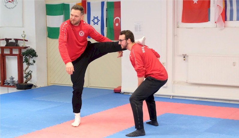 Fußball trifft auf Karate – Herren mit besonderer Lehrstunde