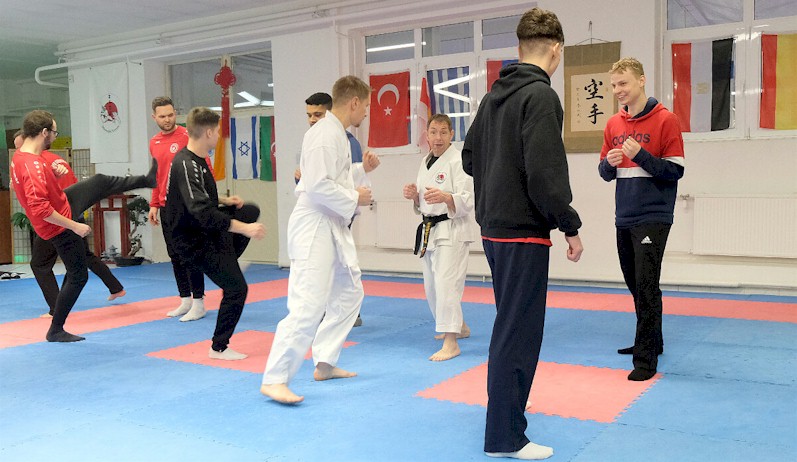 Fußball trifft auf Karate – Herren mit besonderer Lehrstunde