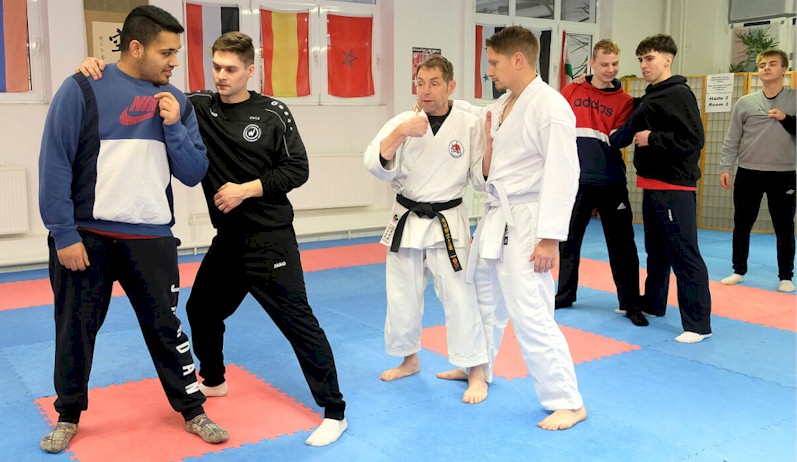 Fußball trifft auf Karate – Herren mit besonderer Lehrstunde
