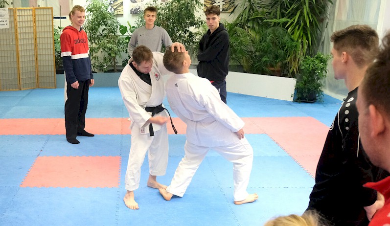 Fußball trifft auf Karate – Herren mit besonderer Lehrstunde
