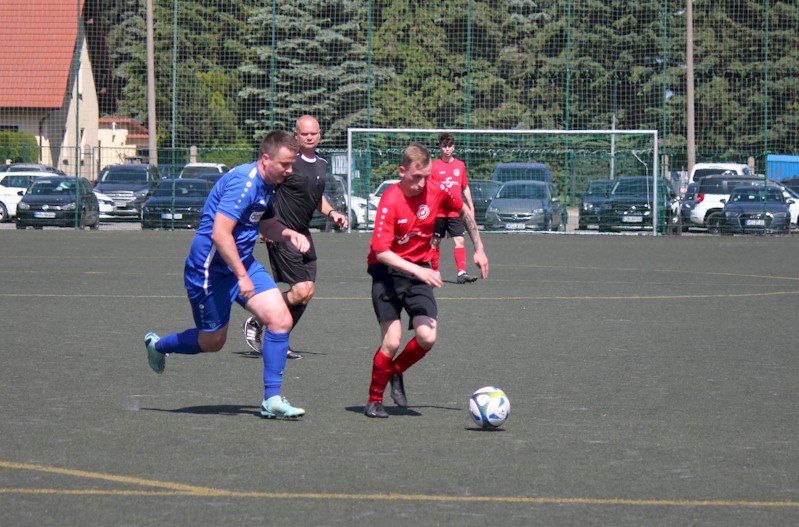 Umzug auf den Kunstrasenplatz