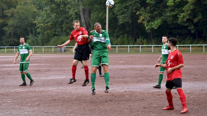 Herren vom VfB Oberweimar siegen auf der Falkenburg gegen Eintracht Obernissa