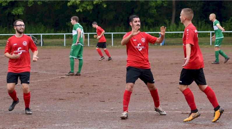 Herren vom VfB Oberweimar siegen auf der Falkenburg gegen Eintracht Obernissa