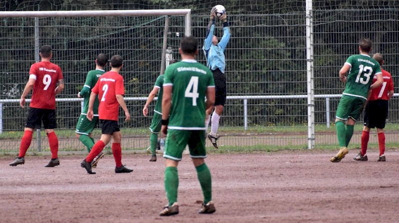 Herren vom VfB Oberweimar siegen auf der Falkenburg gegen Eintracht Obernissa