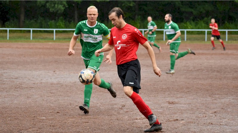 Herren vom VfB Oberweimar siegen auf der Falkenburg gegen Eintracht Obernissa