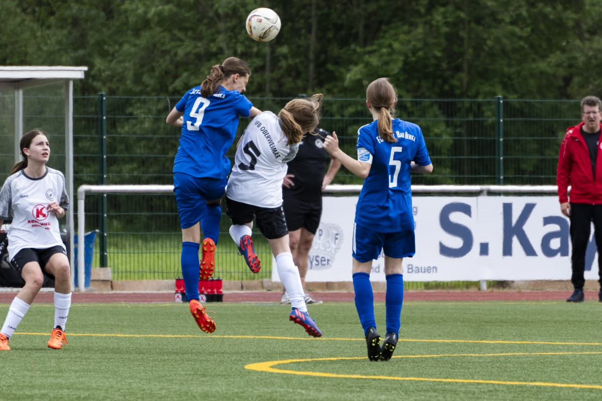 Sieg und Tabellenführung Sieg und Tabellenführung