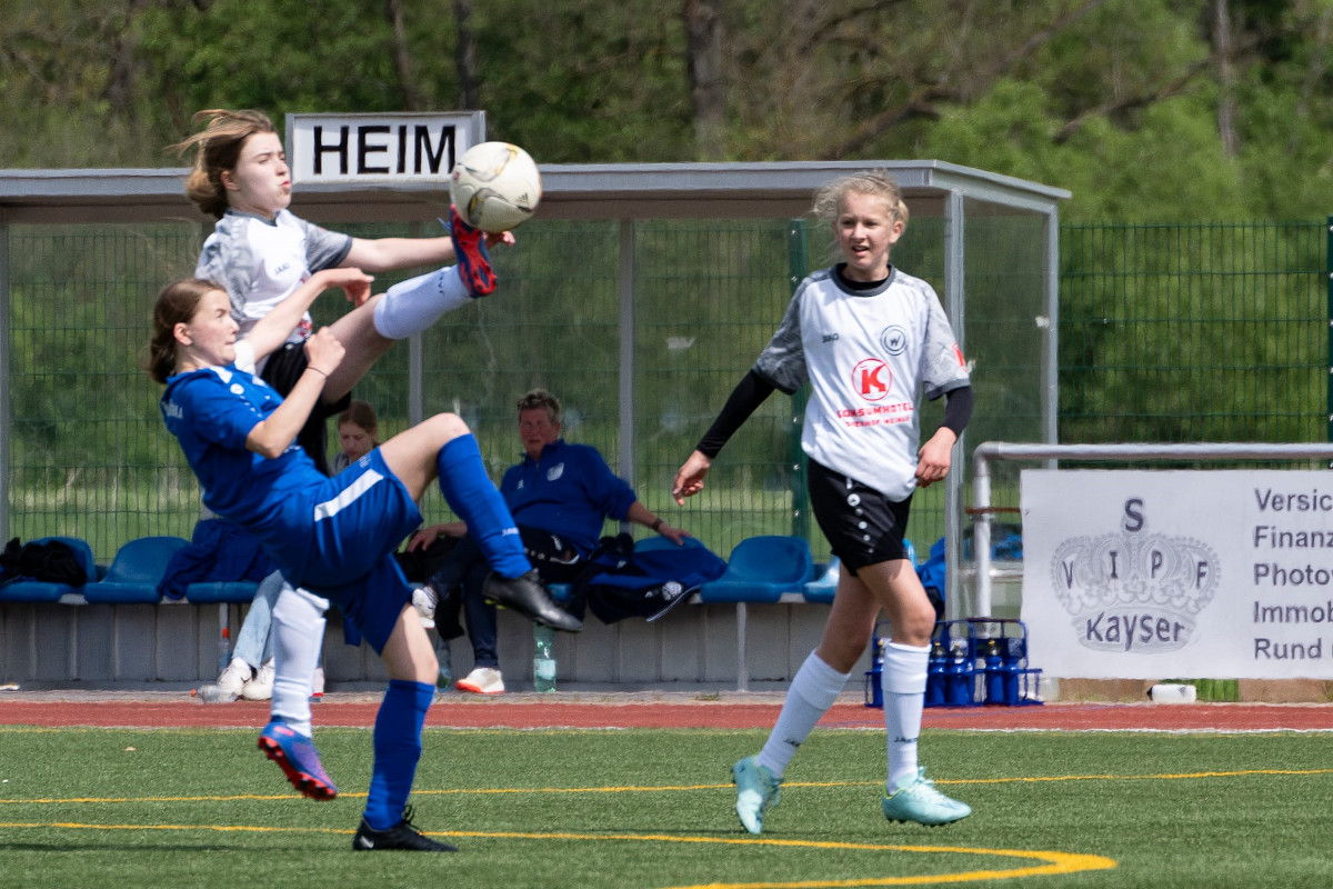 Sieg und Tabellenführung Sieg und Tabellenführung