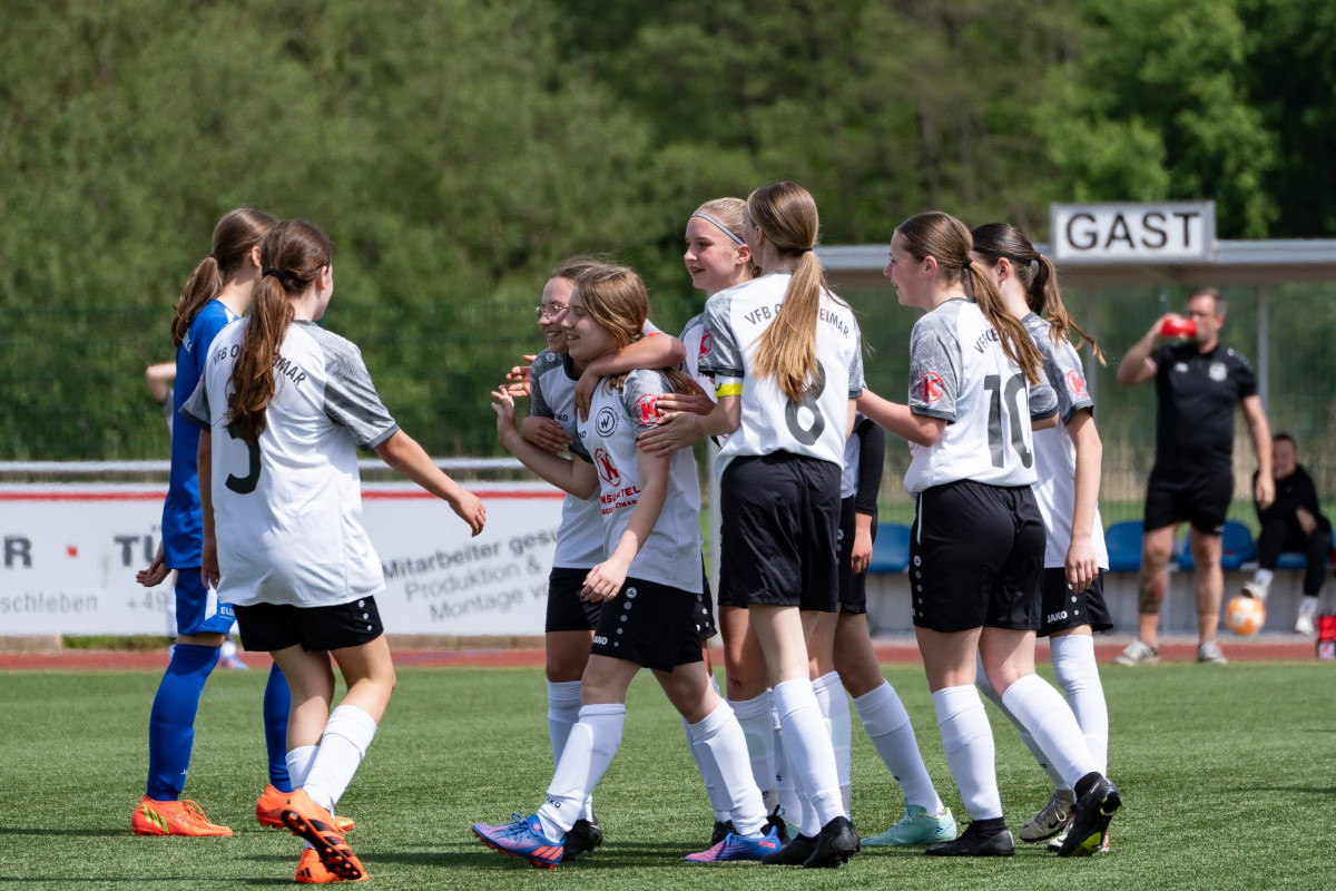 Sieg und Tabellenführung Sieg und Tabellenführung