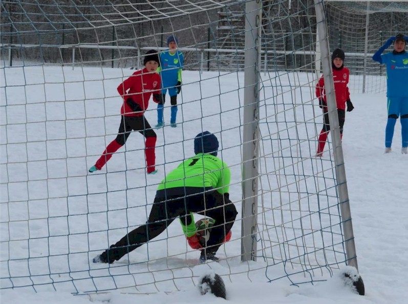 Fußball im Tiefschnee Fußball im Tiefschnee
