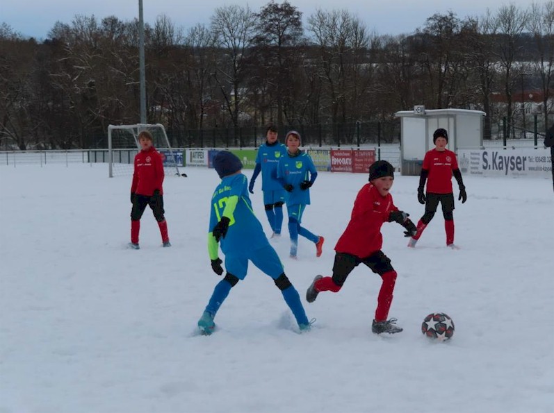 Fußball im Tiefschnee Fußball im Tiefschnee