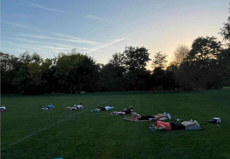 Workout bei Sonnenuntergang