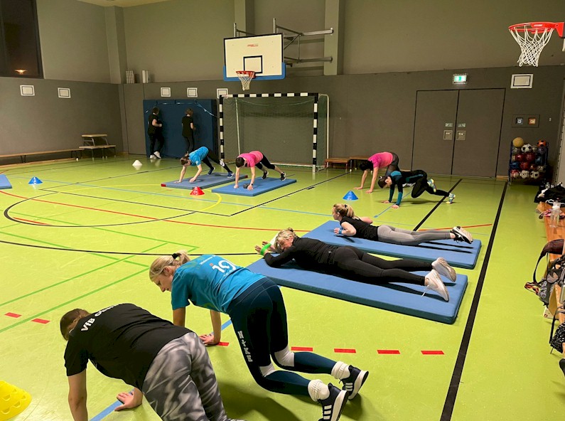 Hochmotivierte Fitnessfrauen Hochmotivierte Fitnessfrauen