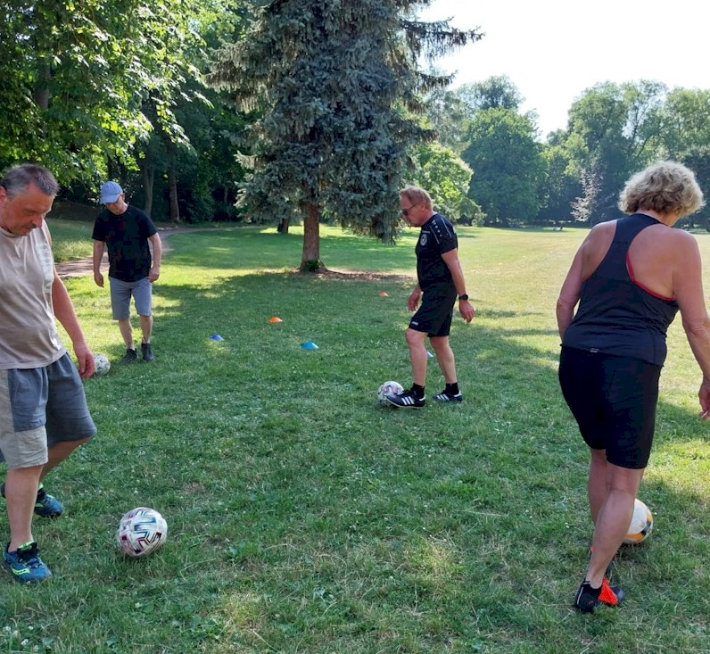 Sport im Park bei tropischen Temperaturen
