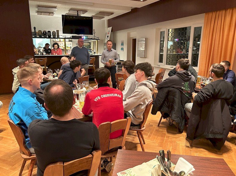 Weihnachtsfeier unserer Herrenmannschaften Weihnachtsfeier unserer Herrenmannschaften