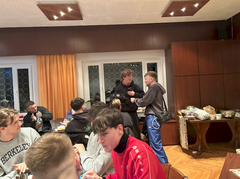 Weihnachtsfeier unserer Herrenmannschaften Weihnachtsfeier unserer Herrenmannschaften