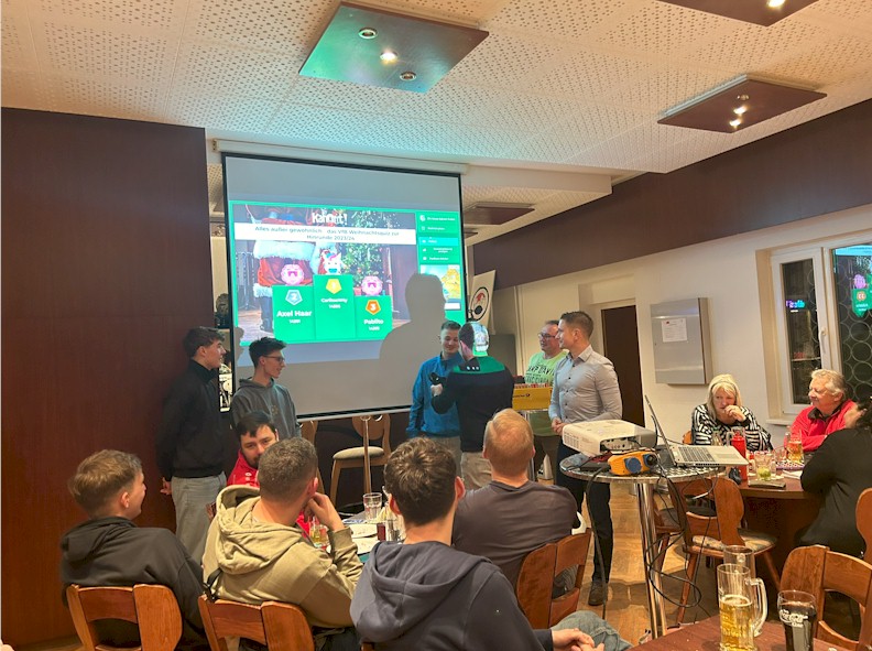 Weihnachtsfeier unserer Herrenmannschaften Weihnachtsfeier unserer Herrenmannschaften