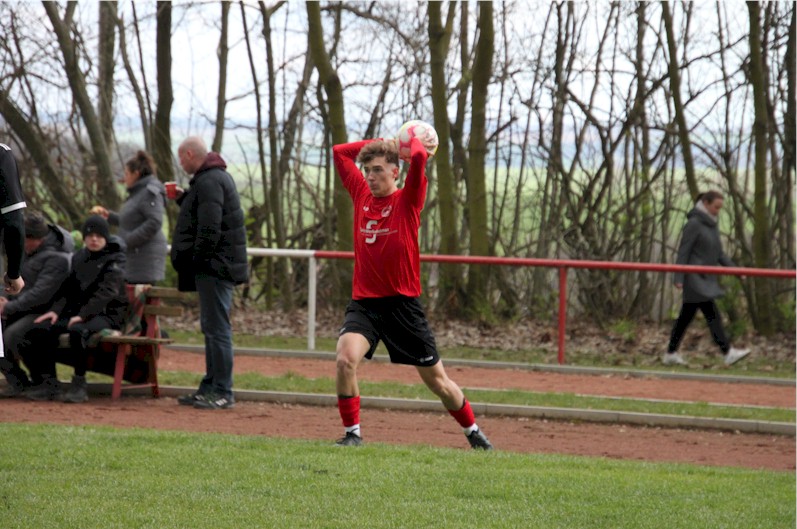 Rückrundenstart geglückt - Erste gewinnt in Pfiffelbach Rückrundenstart geglückt - Erste gewinnt in Pfiffelbach