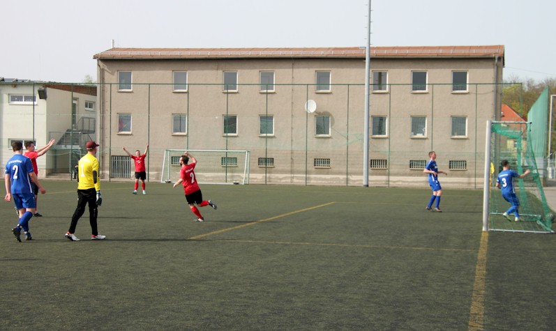 Kantersieg gegen Berlstedt - Erste gewinnt 12:0 Kantersieg gegen Berlstedt - Erste gewinnt 12:0