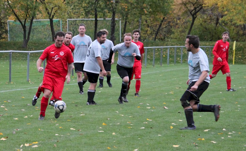 Krummi stellt das Spiel auf Sieg – Die 2. Herren sind Herbstmeister