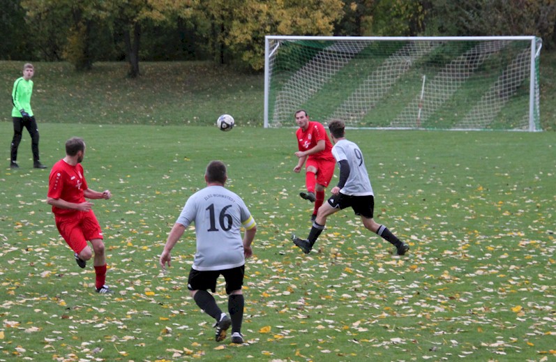 Krummi stellt das Spiel auf Sieg – Die 2. Herren sind Herbstmeister