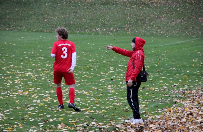 Krummi stellt das Spiel auf Sieg – Die 2. Herren sind Herbstmeister