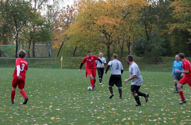 Krummi stellt das Spiel auf Sieg – Die 2. Herren sind Herbstmeister