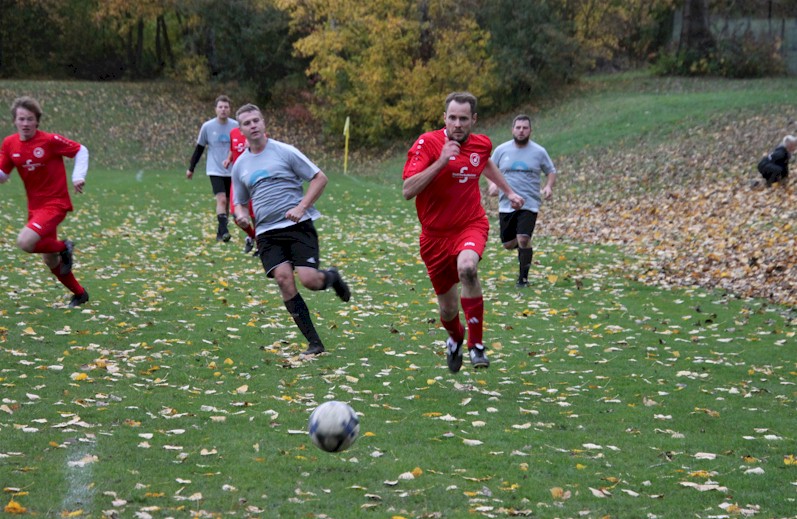 Krummi stellt das Spiel auf Sieg – Die 2. Herren sind Herbstmeister Krummi stellt das Spiel auf Sieg – Die 2. Herren sind Herbstmeister